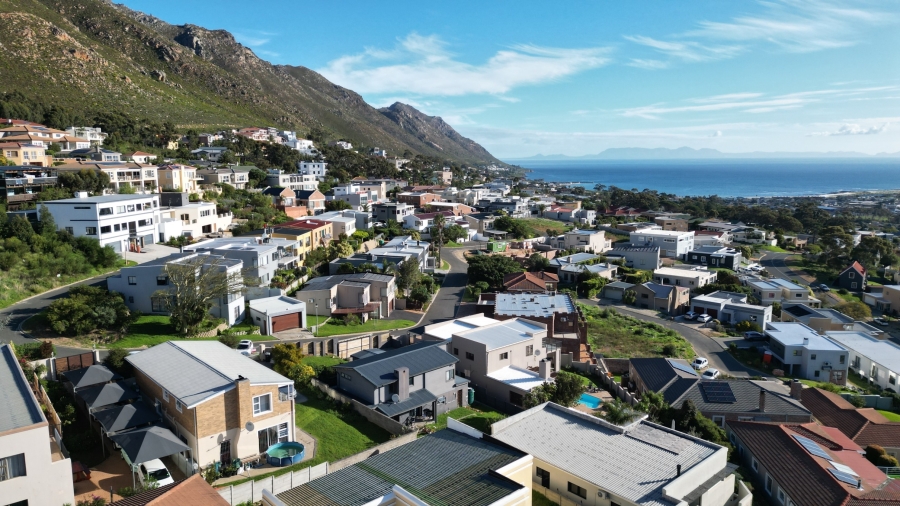 3 Bedroom Property for Sale in Mountainside Western Cape
